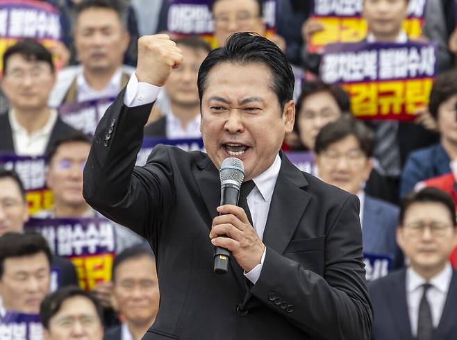 장동혁 국민의힘 대표가 9월4일 국회 본청 계단에서 열린 야당말살 정치탄압 특검수사 규탄대회에서 강력한 대 여당, 대 정부 투쟁을 선언하는 규탄 연설을 하고 있다. ⓒ연합뉴스