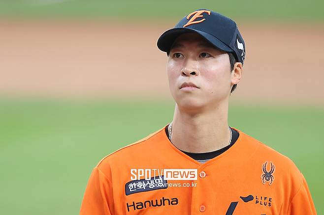 ▲ 엄상백은 삼성과 준플레이오프 2차전에서 0.2이닝 동안 2실점하며 아쉬움을 남겼다 ⓒ곽혜미 기자