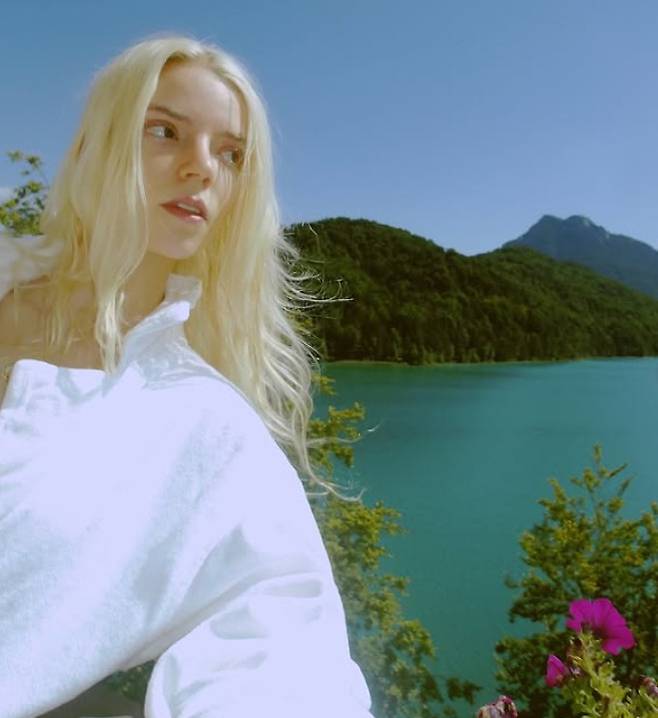 /사진=안야 테일러 조이 인스타그램 캡처