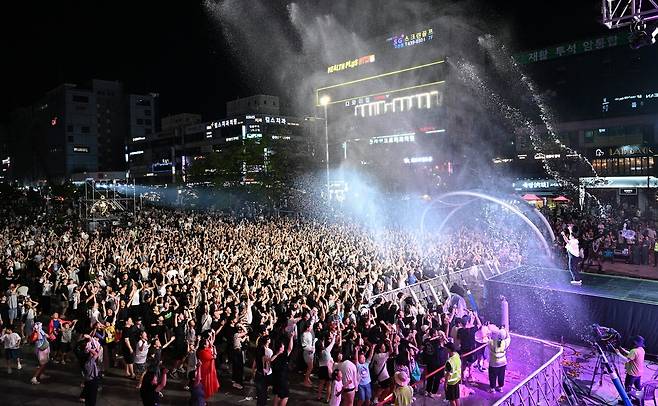 안산시가 개최한 물축제의 모습 [안산시 홈페이지 제공. 재판매 및 DB 금지]