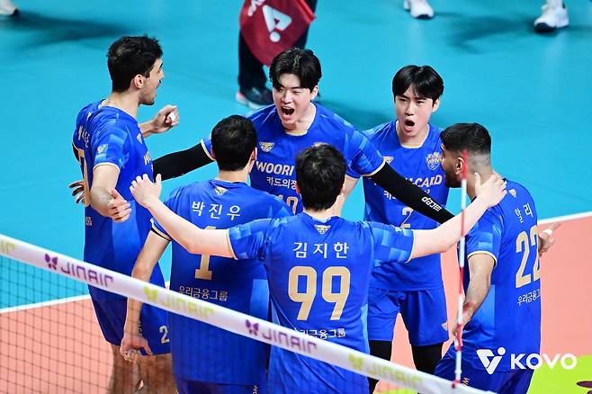 득점 후 기뻐하는 우리카드 선수들 [한국배구연맹 제공. 재판매 및 DB 금지]