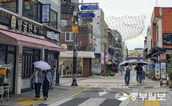 수원시 내 인기 명소인 행리단길. 중부일보DB