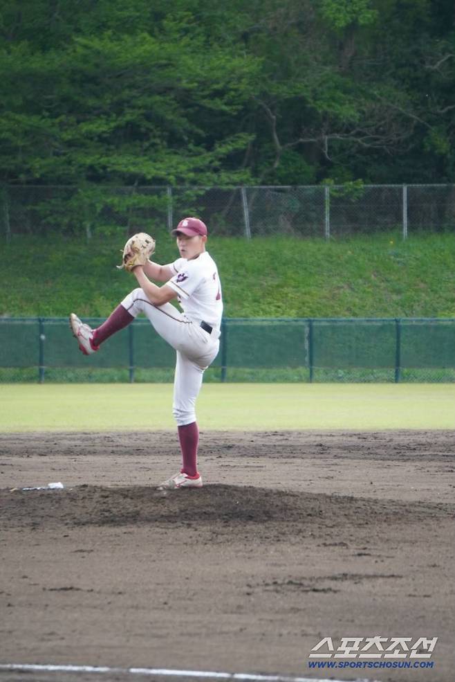 우완 조치의 투구 모습. 그는 미국에서 고교를 졸업하고 조치대학에 입학해 본격적으로 투수로 던졌다. 인터넷으로 독학해 야구를 배웠다고 했다. 사진캡처=일본 조치대학 홈페이지