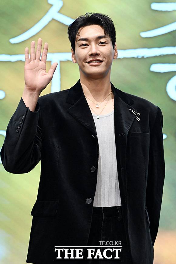 배우 김영광이 '은수 좋은 날'에서 이중생활을 하는 이경 역을 연기하며 활약하고 있다. /더팩트 DB