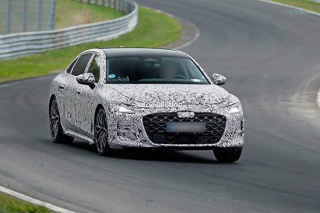 아우디 A6 L 테스트카 (출처 : 오토에볼루션)