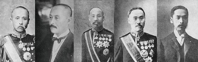 왼쪽부터 권중현, 박제순, 이근택, 이완용, 이지용. 소위 매국노 을사오적이다. 일부에서는 이들이 모두 현 대법원장 격인 평리원 재판장 출신이라며 대한민국 사법부 개혁을 정당성을 주장한다.  그런데 이들이 평리원 재판소장으로 근무했던 기간은 12일, 41일, 157일, 113일(이완용=관찰사 겸 지방재판소 판사), 47일에 불과하다. 이들은 사법 엘리트 출신이 아니라 모두 황제 최측근 행정부 관료들이었다. 재판장 또한 행정 관료 본직과 함께 겸임직이었다. 망국과 매국은 사법부 종속에서 비롯됐다. /위키피디아