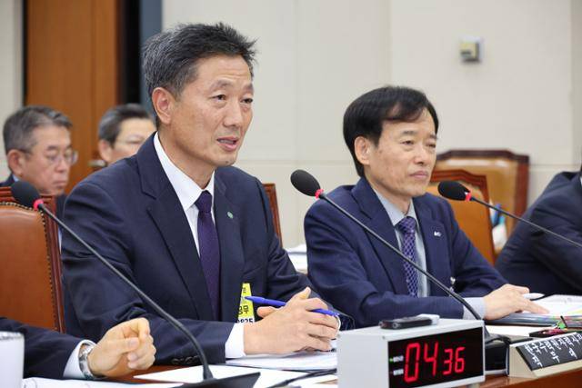 전대욱 한국수력원자력 사장 직무대행이 23일 서울 여의도 국회에서 열린 기후에너지환경노동위원회 국정감사에서 질의에 답하고 있다. 뉴시스