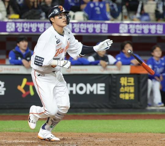 적시타 치는 채은성. 사진[연합뉴스]