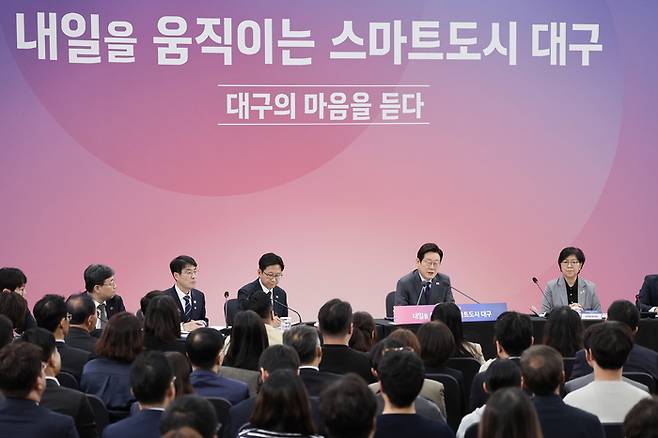 이재명 대통령이 24일 대구 북구 엑스코에서 열린 ‘대구의 마음을 듣다-미래산업을 선도하는 메디컬 스마트 도시’ 행사에서 (모두)발언을 하고 있다. 2025.10.24 대통령실사진기자단  김호영기자