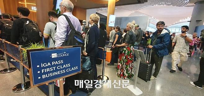 튀르키예 이스탄불국제공항 내 라운지 입구. 지홍구기자