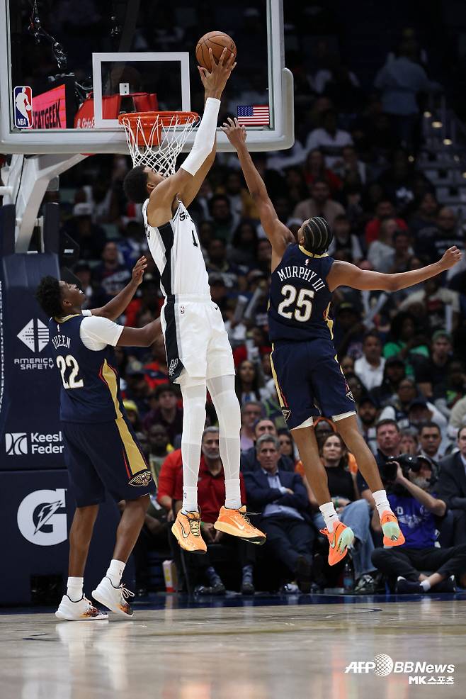 빅터 웸반야마(사진 가운데). 사진=AFPBBNews=News1