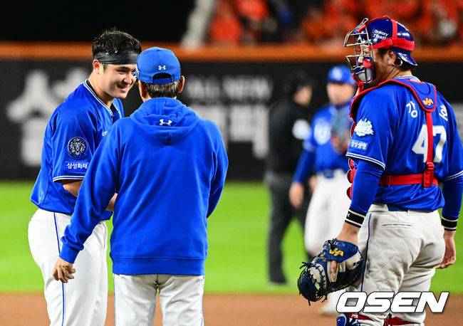 최원태에게 고마움 전하는 최일언 코치 [사진=지형준 기자 /jpnews@osen.co.kr]