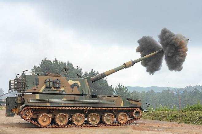 한국 해병대 소속 K-9 자주포가 가상 표적을 향해 사격을 하고 있다. 세계일보 자료사진