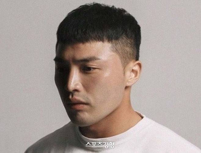 래퍼 마이크로닷 앨범 커버. 경향신문 자료사진