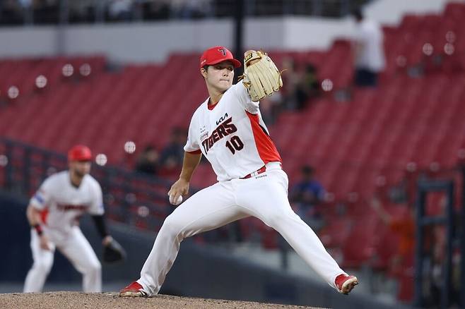 ▲ KIA 마운드의 차세대 에이스 기대주로 관심을 모으고 있는 김태형 ⓒKIA타이거즈