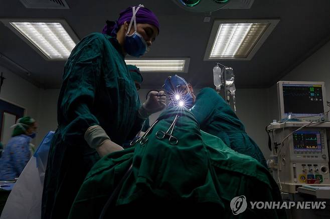 성형외과 수술실(기사와 관련없음) [EPA=연합뉴스 자료사진. 재판매 및 DB 금지]