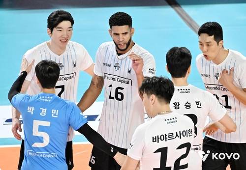 득점 후 기뻐하는 현대캐피탈 선수들 [한국배구연맹 제공. 재판매 및 DB 금지]