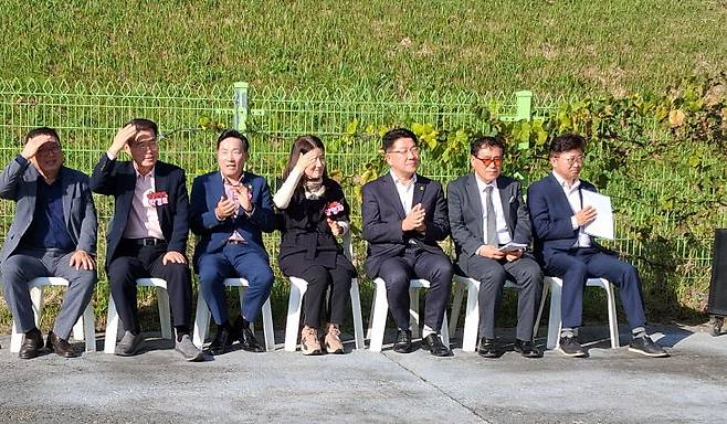 이날 축하하기 위해 참석한 내빈들(오른쪽 최충규 대덕구청장)