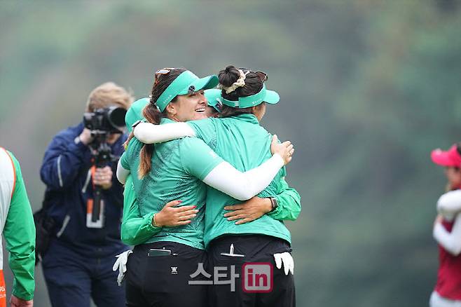 우승 확정한 호주팀.(사진=이데일리 골프in 조원범 기자)