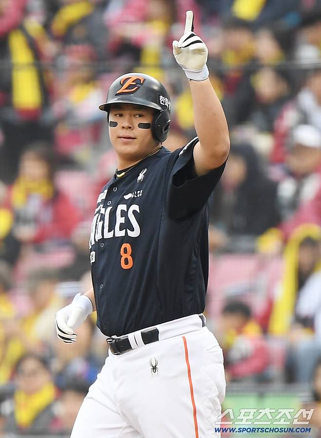 26일 서울 잠실구장에서 열린 한화와 LG의 한국시리즈 1차전. 6회초 1사 3루 노시환이 1타점 적시타를 친 후 기뻐하고 있다. 잠실=정재근 기자 cjg@sportschosun.com/2025.10.26/