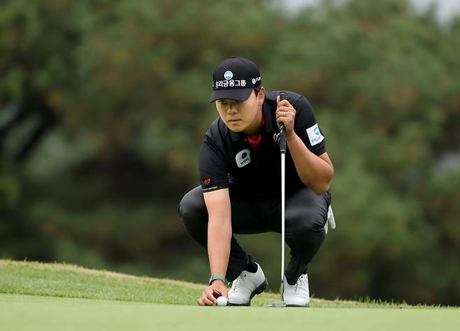 이정환이 제네시스 챔피언십 최종라운드 10번홀에서 퍼팅 라인을 살피고 있다. KPGA 제공