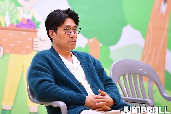 ▲i리그에서 경기를 관전하는 임병주 제주농구협회