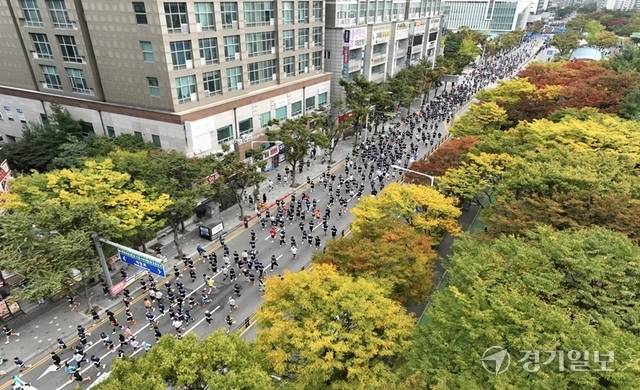 26일 오전 부천중앙공원 일대에서 열린 ‘제20회 부천마라톤대회’ 모습. 조주현∙윤원규기자