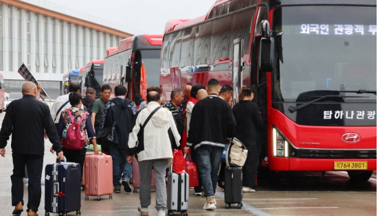 올해 우리나라를 찾은 외국인 관광객들이 국내 병원과 약국에서 1조4000억원 이상(신용카드 결제 기준)을 쓴 것으로 나타났다. (사진=연합뉴스)