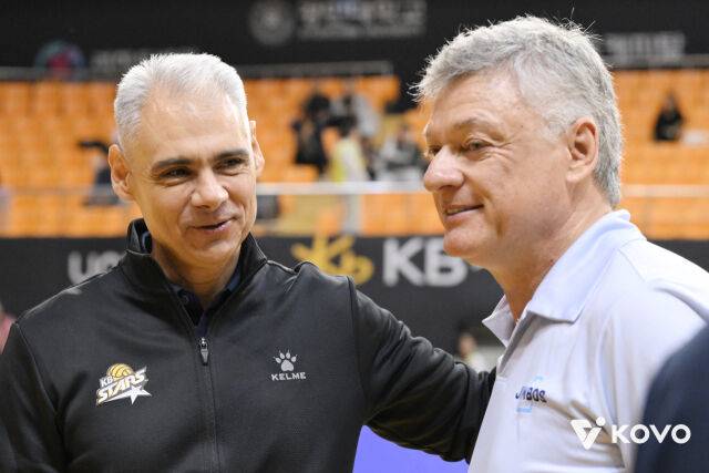카르발류 감독과 헤난 감독./KOVO