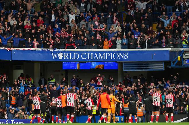 [맨체스터=AP/뉴시스] 잉글랜드 프로축구 프리미어리그(EPL) 선덜랜드 선수단. 2025.10.25.