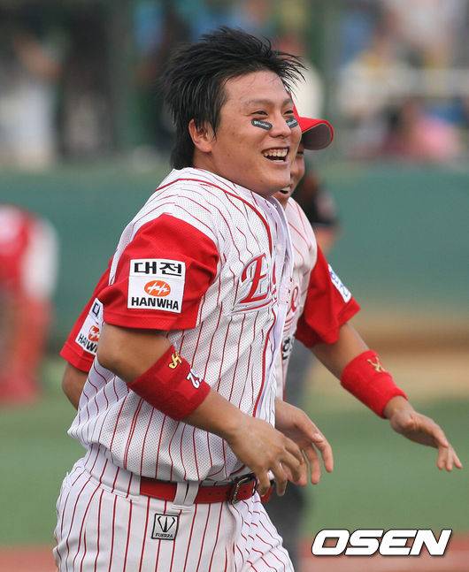 2006년 준플레이오프 1차전에서 끝내기 득점을 올린 김태균. 2006.10.08 /OSEN DB