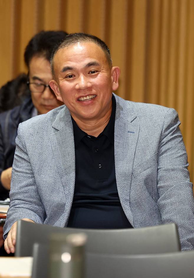 '정치브로커'로 알려진 명태균 씨가 23일 서울시청에서 열린 국회 행정안전위원회의 서울특별시에 대한 국정감사에 증인으로 출석해 자리에 앉아있다. 뉴시스