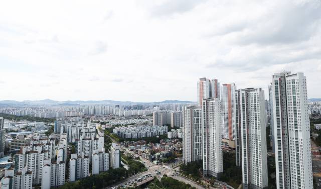 15일 경기도 수원시 영통구 일대 아파트 단지 모습. 연합뉴스