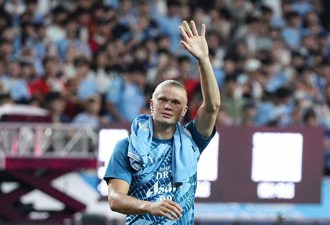 맨체스터 시티 공격수 엘링 홀란은 적색광, 우유, 스테이크를 활용하면서 루틴을 이어간다. 상암｜뉴시스