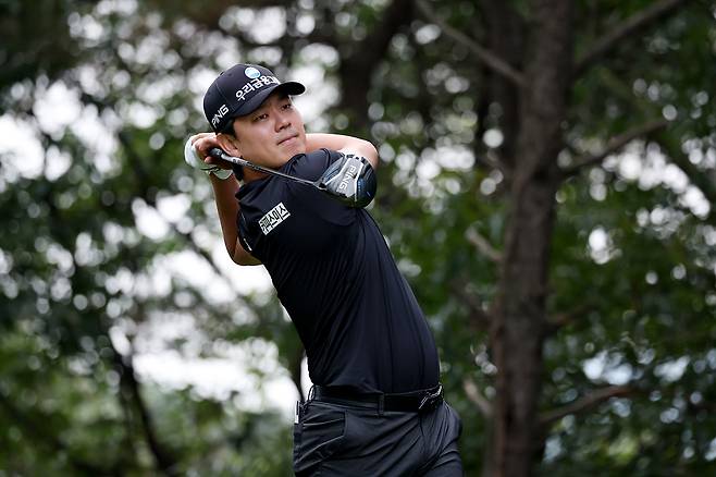 이정환이 26일 충남 천안시 우정힐스CC에서 열린 제네시스 챔피언십 최종 라운드 도중 3번 홀에서 티샷을 하고 있다. KPGA 제공