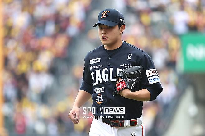 한화 비상이다, 가을 영웅이 지쳐간다… 157.0㎞→153.2㎞→151.4㎞, KS에는 새 영웅 필요한가