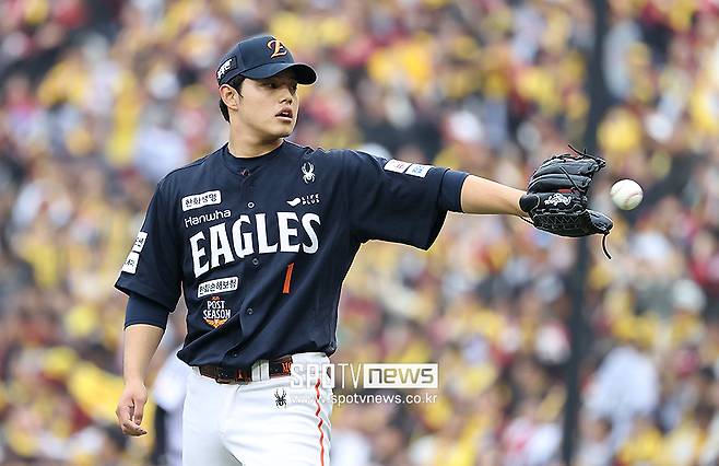 ▲ 다시 나흘을 쉬고 5차전에 나가야 하는 일정인 문동주는 휴식 기간 중 체력 회복이 관건으로 떠올랐다 ⓒ곽혜미 기자