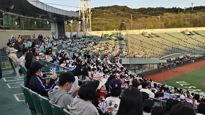 26일 울산문수구장에 몰린 관중들. /사진=KBO