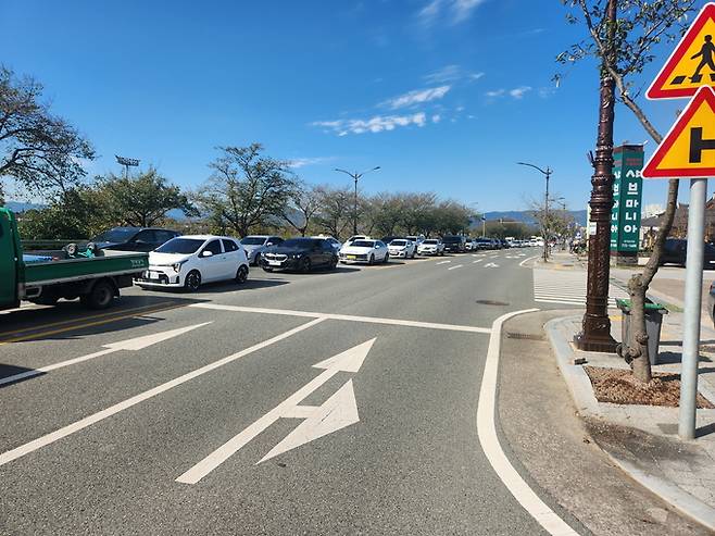 ▲ 27일 오전 보문단지 방향 도로 정체 상황. 서의수 기자