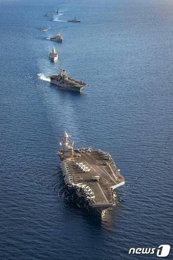 미국 핵 항모 제럴드 포드호와 바탄 상륙준비 전단.ⓒ AFP=뉴스1 ⓒ News1 우동명 기자