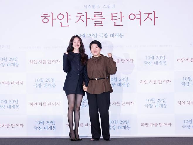 '하얀 차를 타는 여자'의 고혜진 감독과 배우 정려원, 이정은 ⓒSLL