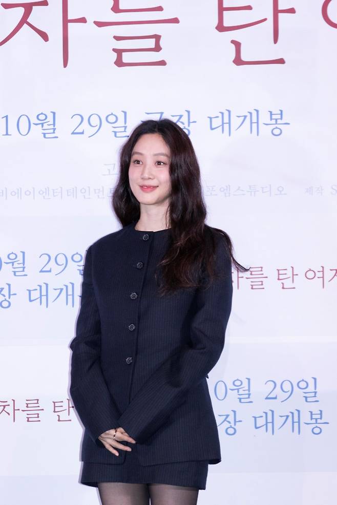 '하얀 차를 타는 여자'의 고혜진 감독과 배우 정려원, 이정은 ⓒSLL