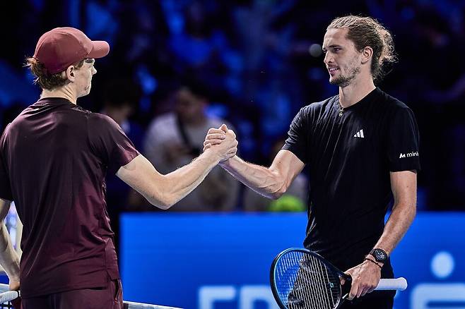 경기가 끝난 후 시너와 악수하는 즈베레프. GettyimagesKorea