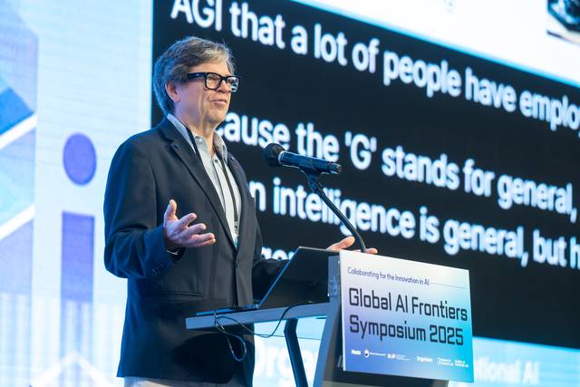 얀 르쿤 미국 뉴욕대 쿠란트수학연구소 교수 겸 메타 수석AI과학자가 27일 오전 서울 용산 드래곤시티에서 개최한 ‘AI 프론티어 국제 심포지엄’에서 기조연설하고 있다. IITP 제공