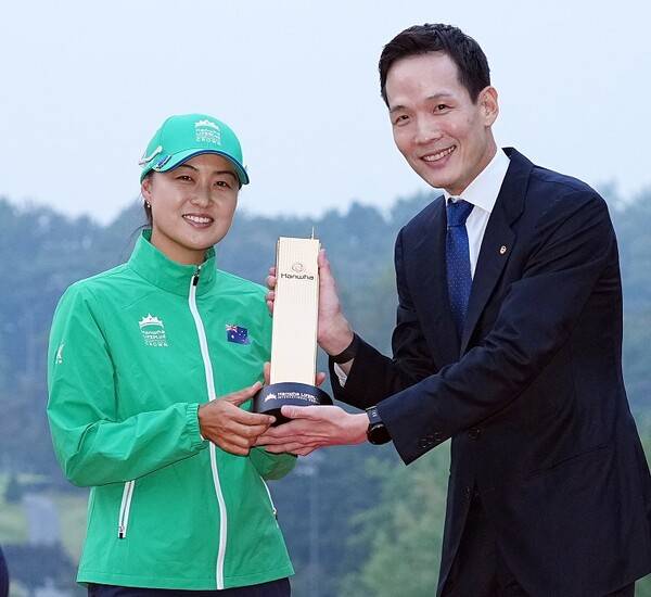 미국여자프로골프(LPGA) 투어 '국가 대항전' 2025 한화 라이프플러스 인터내셔널 크라운 우승을 차지한 호주팀의 스테파니 키리아쿠, 한나 그린, 그레이스 김과 함께 우승을 합작한 이민지 프로. 사진제공=LPGA (사진을 무단으로 사용하지 마십시오.)