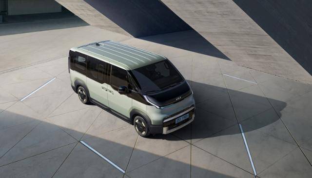 PV5 패신저. 간결한 디자인이지만, 미래에서 온 차 같은 느낌이다. 기아 제공