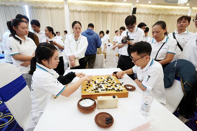 결승전 복기 장면. 하꾸윈안(왼쪽)이 승리했다. 한국기원 제공