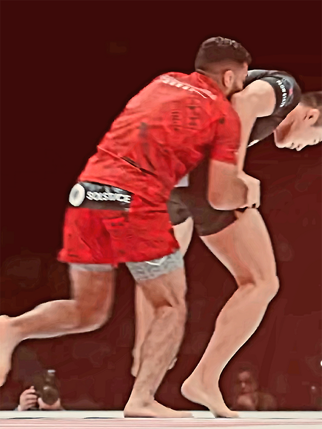 대한민국 UFC 1호 파이터 ‘스턴건’ 김동현이 2025년 10월 아랍에미리트 두바이 코카콜라 아레나 그래플링대회 Quintet 5 ‘팀 방타오 태국’ 중견을 맡아 ‘팀 노게이라 두바이’ 중견으로 나선 압델라우프 미도를 상대하고 있다. 사진=株式会社ラバーランド