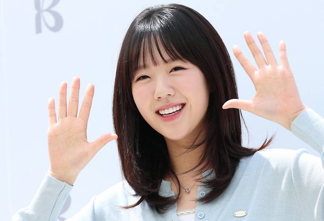 배우 겸 방송인 지예은이 SBS 예능프로그램 '런닝맨'에 복귀해 눈물을 흘렸다. 사진은 지난 6월19일 지예은이 서울 성동구 성수동 한 매장에서 진행된 여성복 브랜드 플래그십 스토어 오픈기념 행사에 참석해 포즈를 취하고 있는 모습. /사진=뉴스1