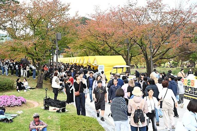 [김천=뉴시스] 김천김밥축제 행사장. (사진=김천시 제공) 2025.10.27 photo@newsis.com *재판매 및 DB 금지